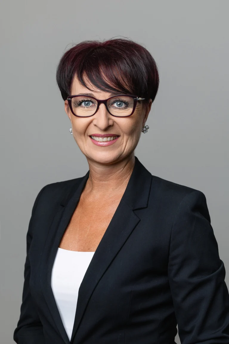 Jasmina Narat